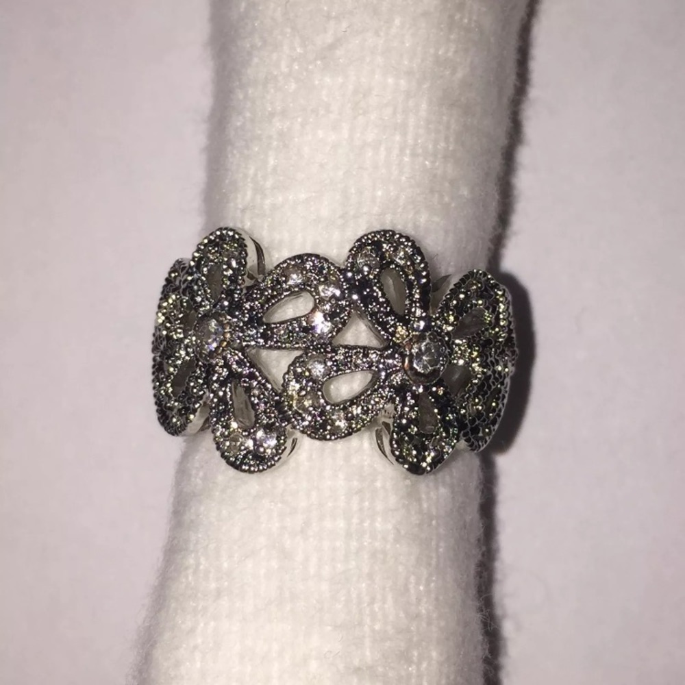 EUC Lia Sophia Flower Cluster Ring Size 7